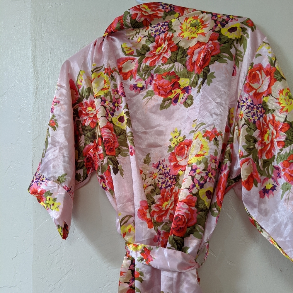 Floral Robe - Picture 2 of 3